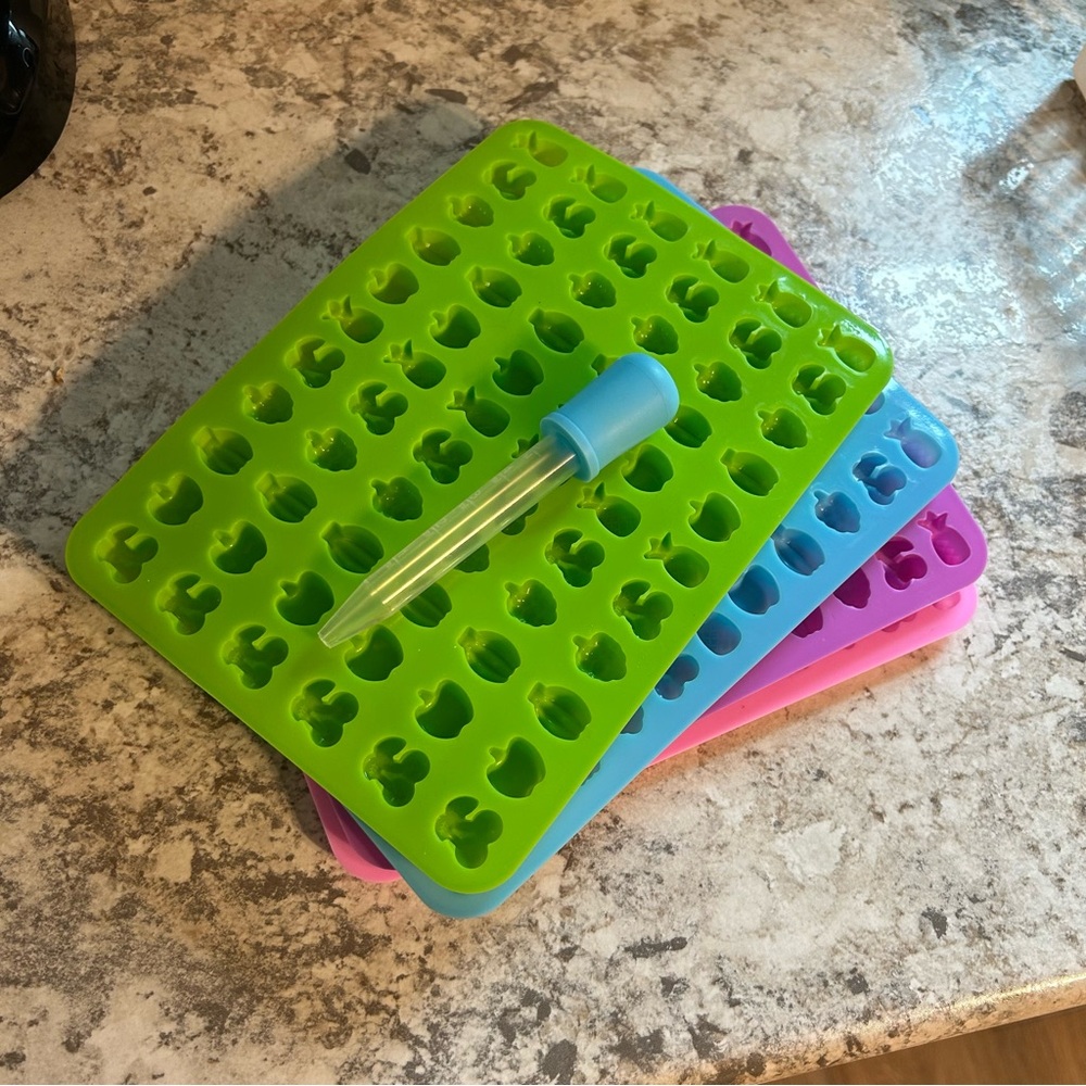 Silicone fruit mold with dropper